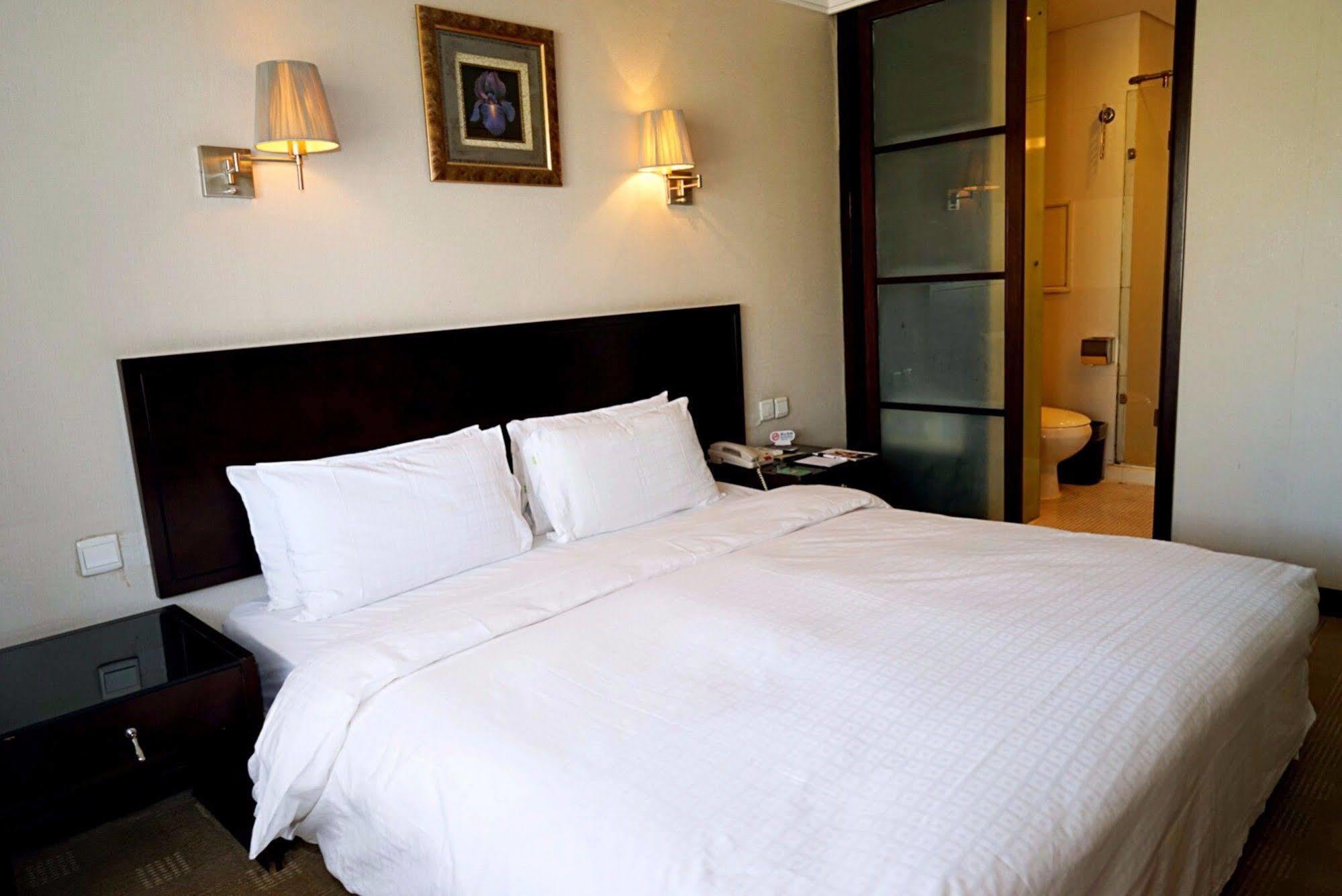 Hotel Days Forbidden 3*